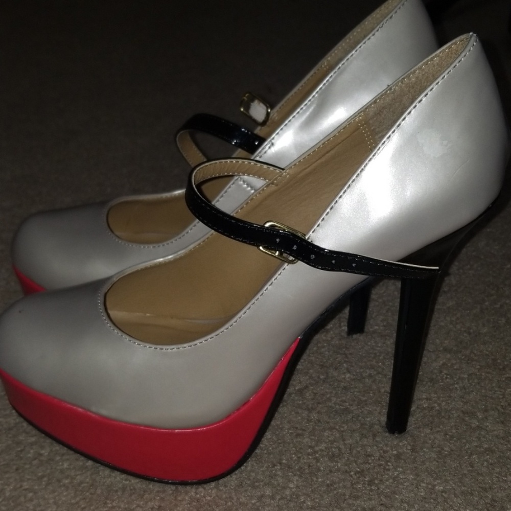 CLOSING FEB 10! Silver and pink strappy heels